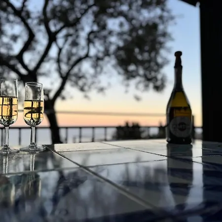 Seacliff Heaven - De Vivo Realty *